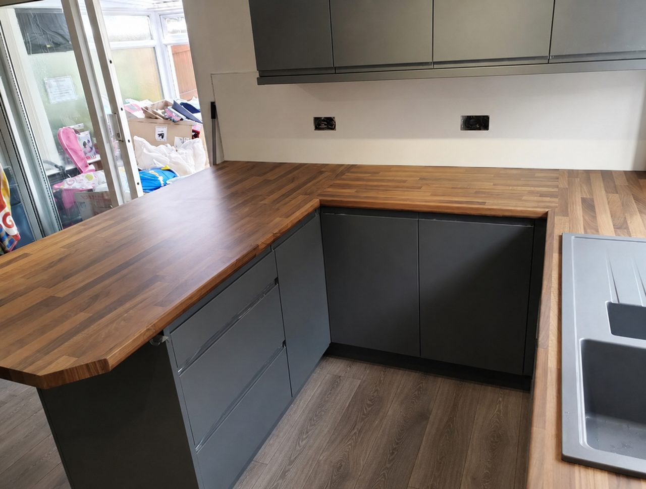 Woodgrain and grey kitchen installation